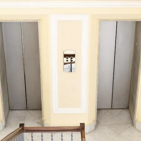 Town At Spanish Steps Apartment *
