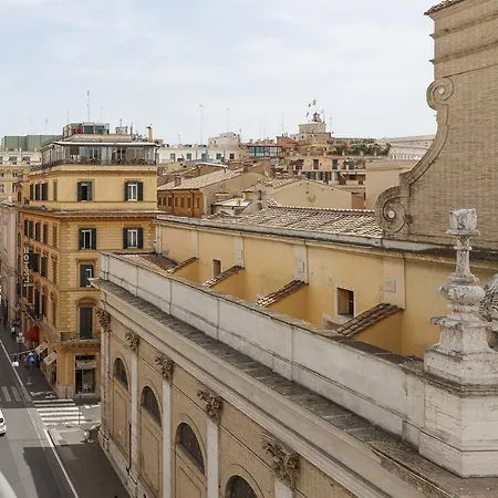 Town At Spanish Steps Daire